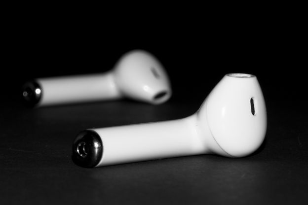 earphones-g8bfadfa27_1280-624x416.jpg